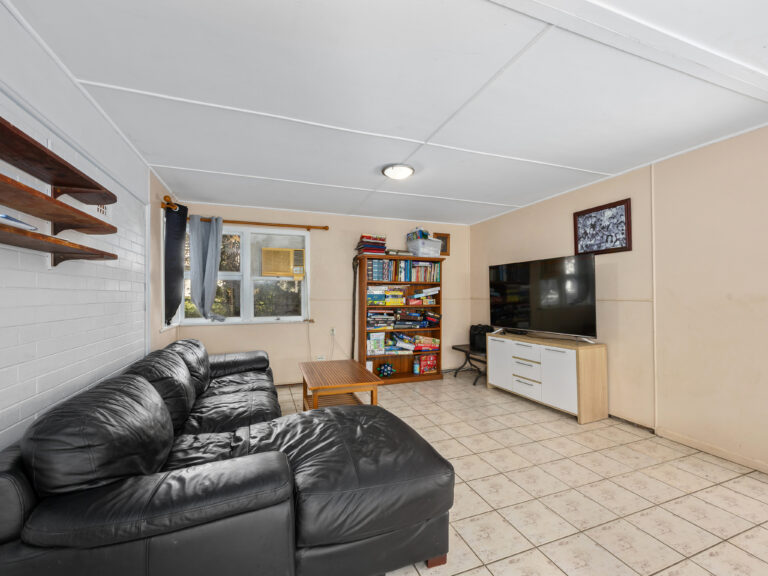 5 Menzies Lane, Eastern Heights QLD 4305