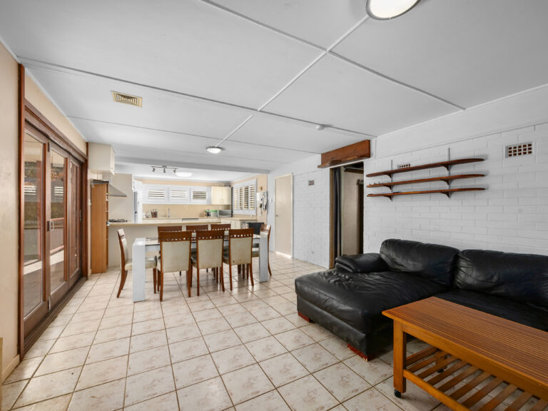 5 Menzies Lane, Eastern Heights QLD 4305
