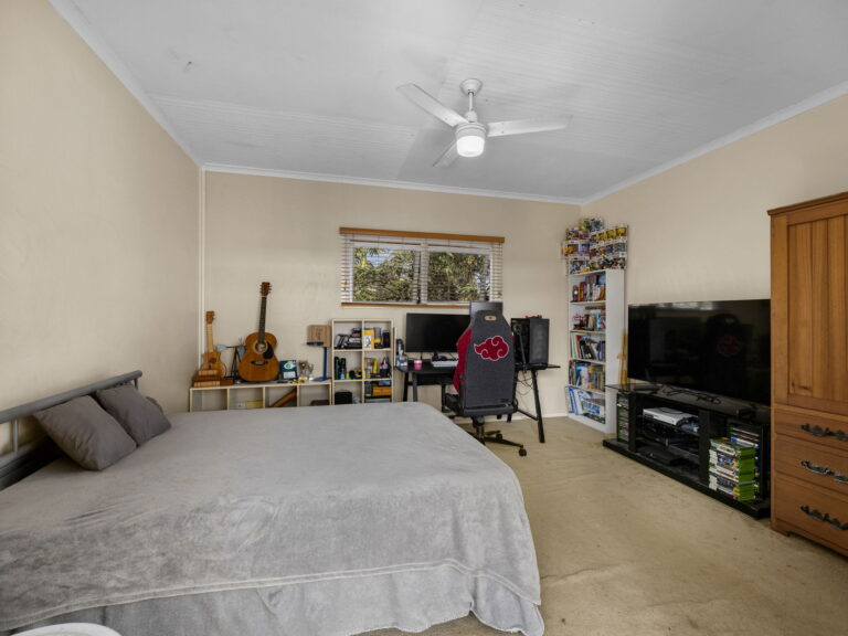 5 Menzies Lane, Eastern Heights QLD 4305