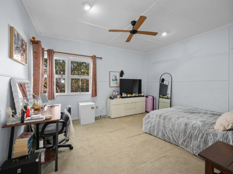5 Menzies Lane, Eastern Heights QLD 4305