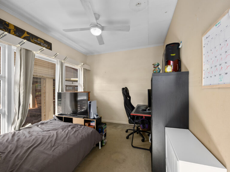 5 Menzies Lane, Eastern Heights QLD 4305