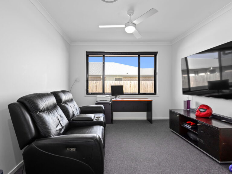 27 Reaside Road, Walloon, QLD 4306