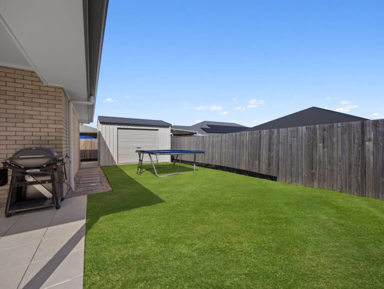 27 Reaside Road, Walloon, QLD 4306