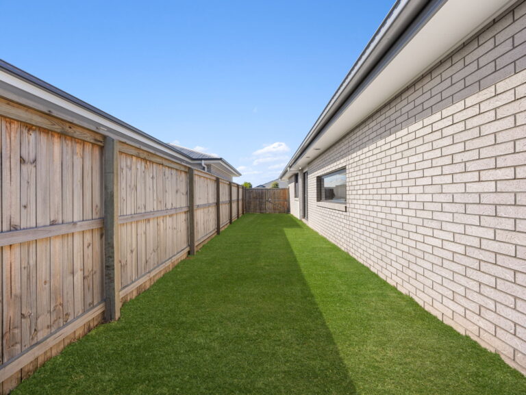 27 Reaside Road, Walloon, QLD 4306