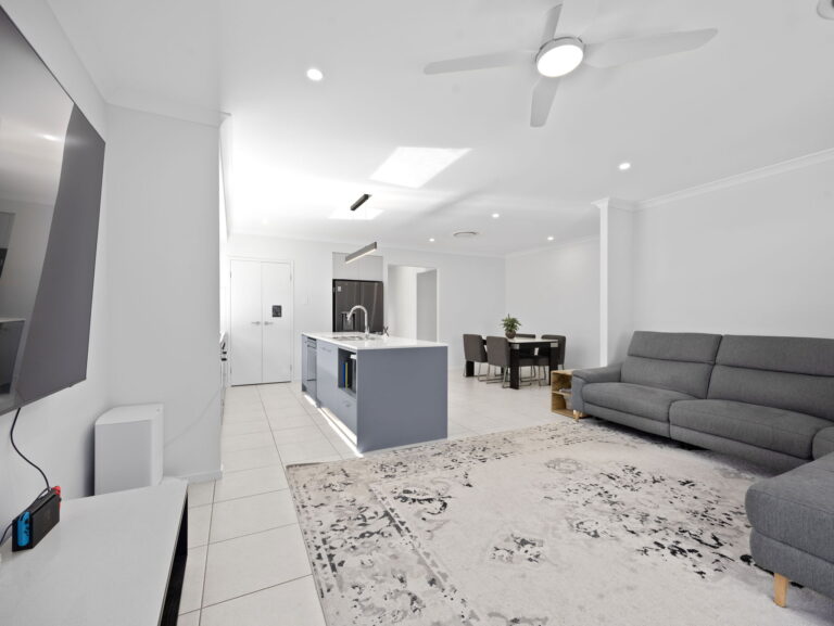 27 Reaside Road, Walloon, QLD 4306