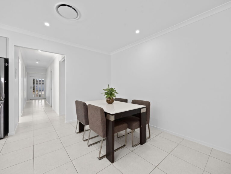 27 Reaside Road, Walloon, QLD 4306