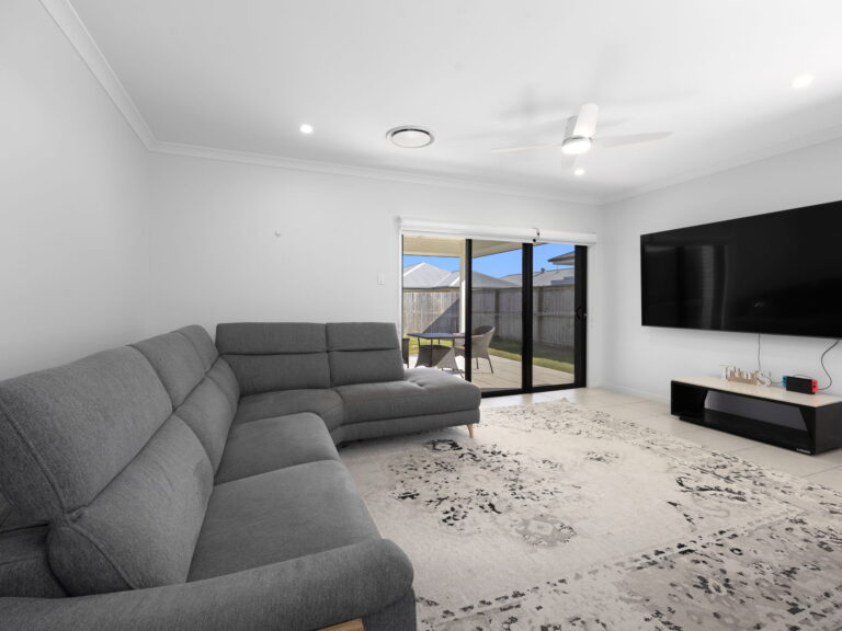 27 Reaside Road, Walloon, QLD 4306