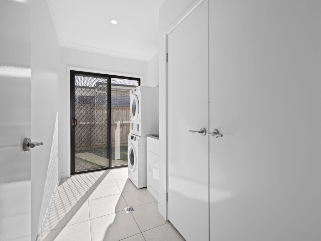 27 Reaside Road, Walloon, QLD 4306