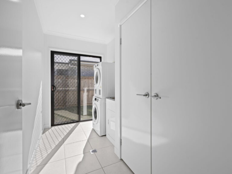27 Reaside Road, Walloon, QLD 4306