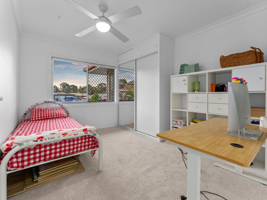 27 Burgess Street, Raceview, QLD 4305