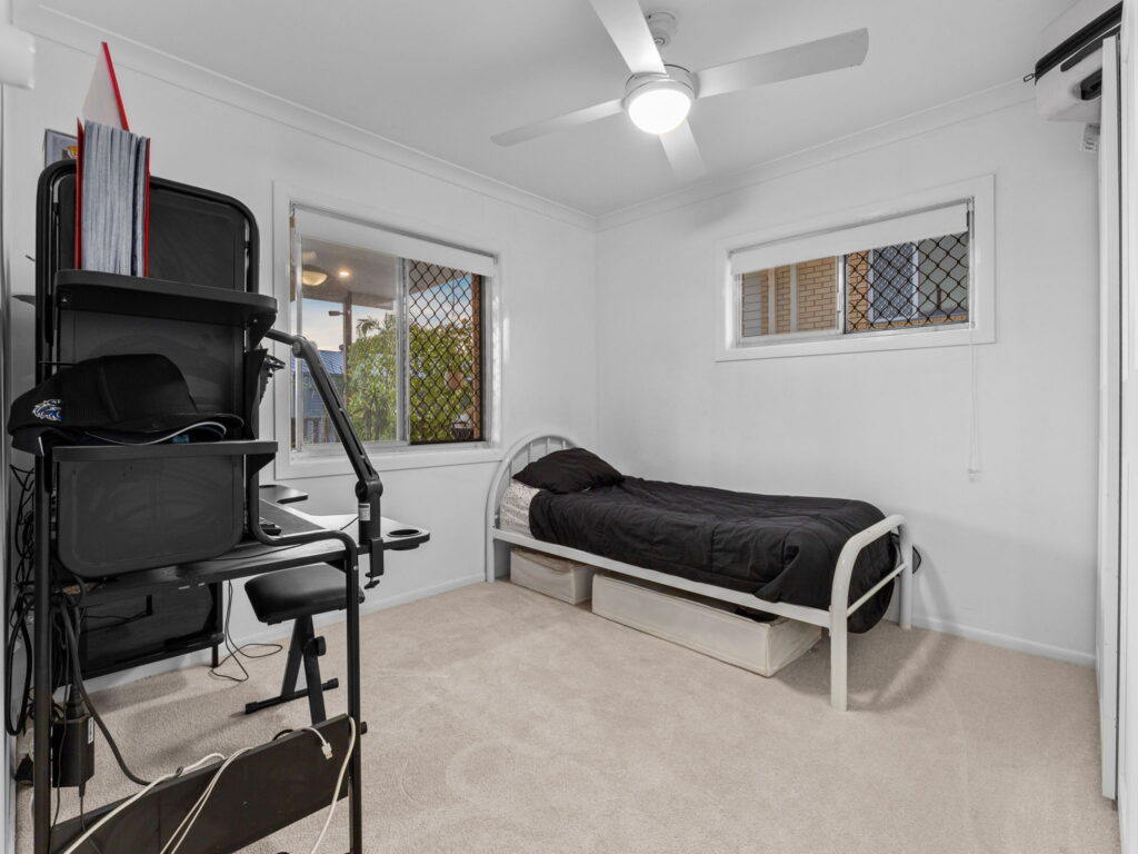 27 Burgess Street, Raceview, QLD 4305