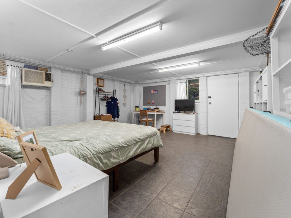 27 Burgess Street, Raceview, QLD 4305