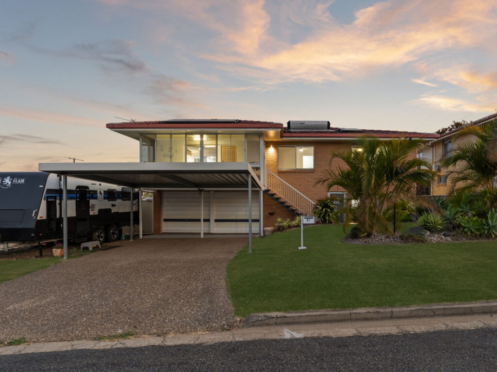 27 Burgess Street, Raceview, QLD 4305