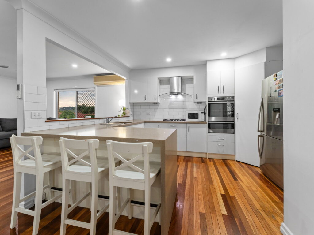 27 Burgess Street, Raceview, QLD 4305