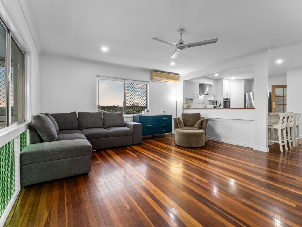 27 Burgess Street, Raceview, QLD 4305