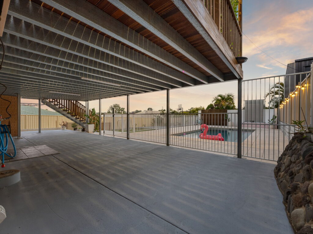27 Burgess Street, Raceview, QLD 4305