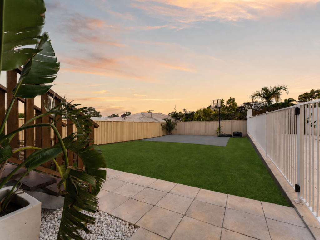 27 Burgess Street, Raceview, QLD 4305