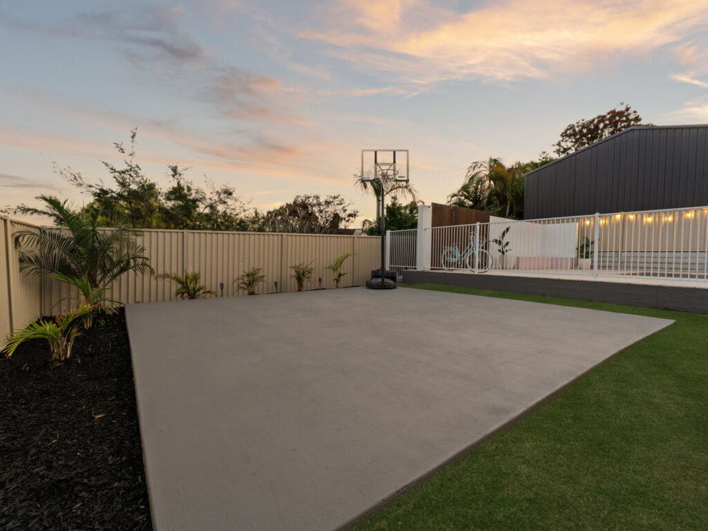 27 Burgess Street, Raceview, QLD 4305