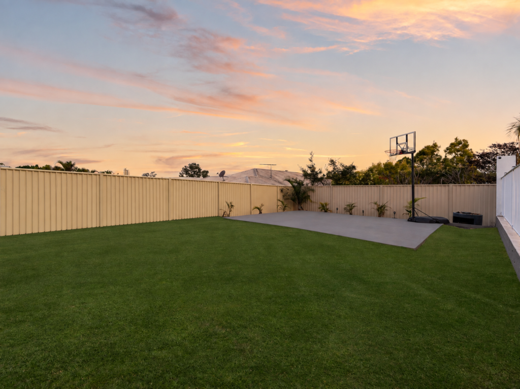 27 Burgess Street, Raceview, QLD 4305