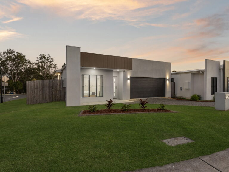 2 Bradbury Street, Greenbank QLD 4124