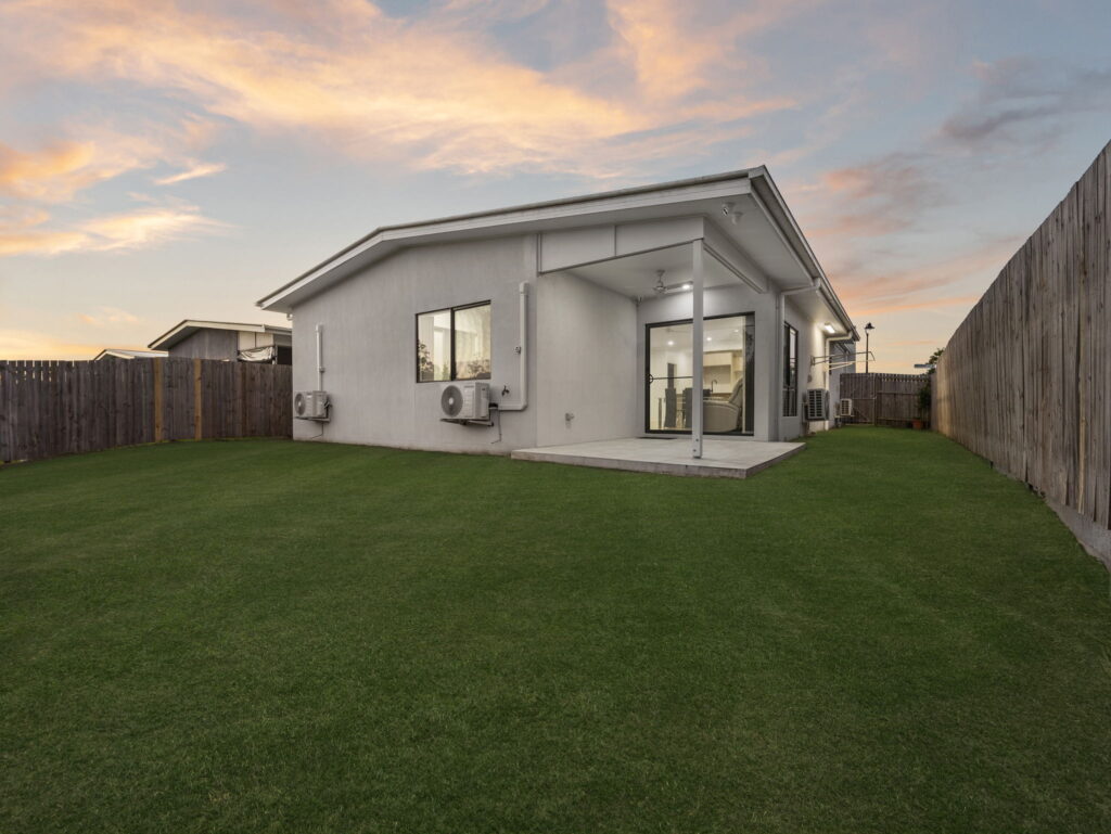 2 Bradbury Street, Greenbank QLD 4124