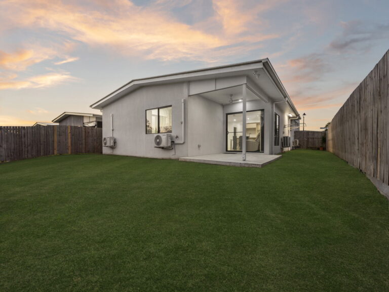 2 Bradbury Street, Greenbank QLD 4124