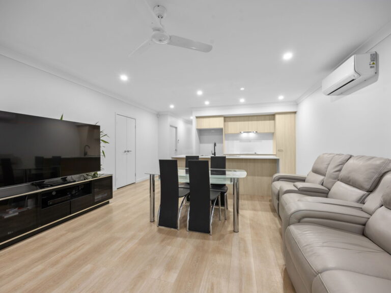 2 Bradbury Street, Greenbank QLD 4124