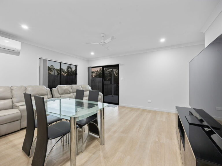 2 Bradbury Street, Greenbank QLD 4124
