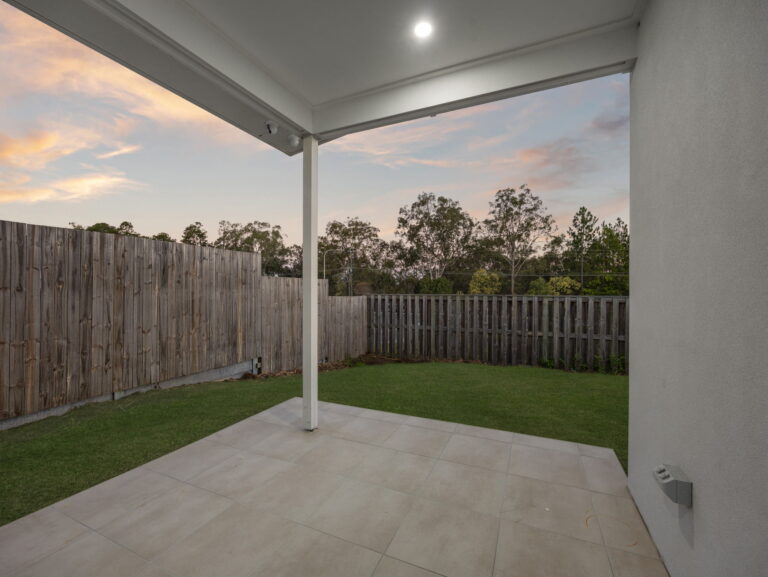2 Bradbury Street, Greenbank QLD 4124