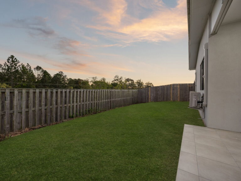 2 Bradbury Street, Greenbank QLD 4124