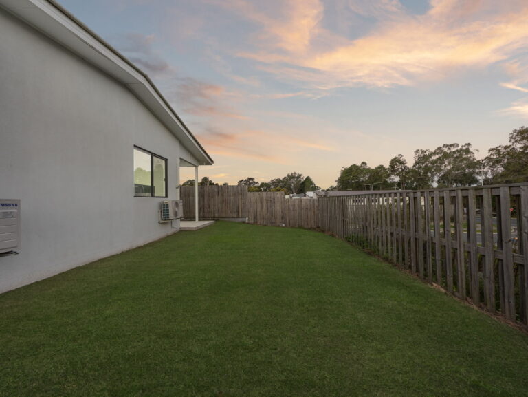 2 Bradbury Street, Greenbank QLD 4124