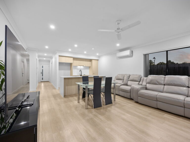 2 Bradbury Street, Greenbank QLD 4124