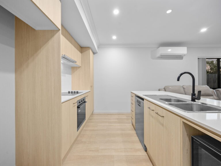 2 Bradbury Street, Greenbank QLD 4124