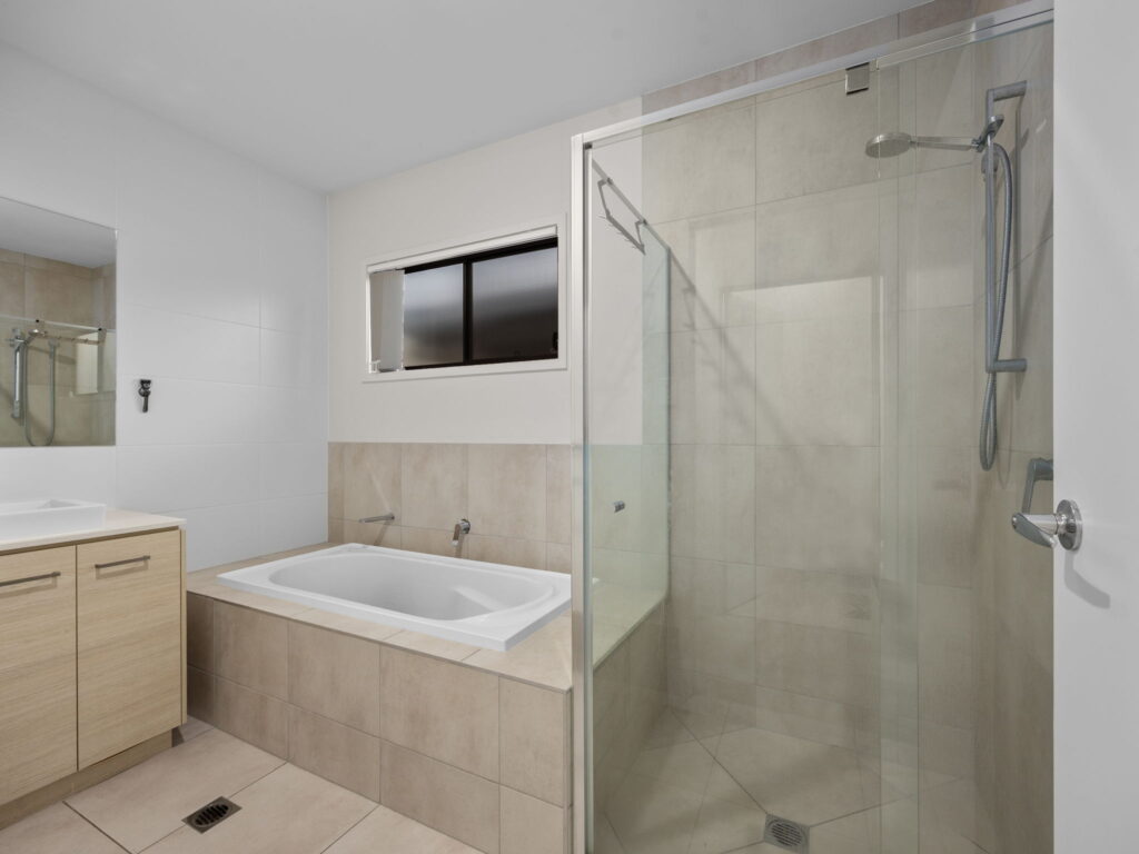 2 Bradbury Street, Greenbank QLD 4124