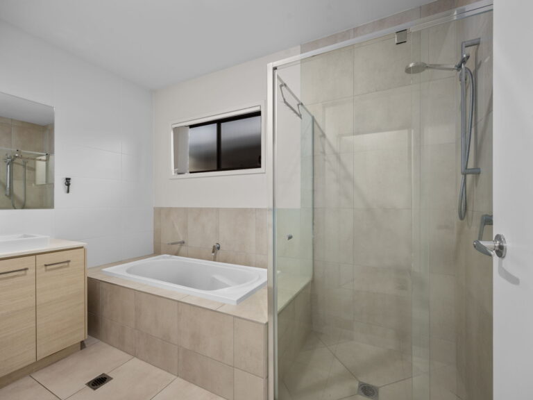2 Bradbury Street, Greenbank QLD 4124