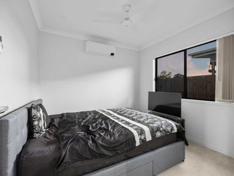 2 Bradbury Street, Greenbank QLD 4124