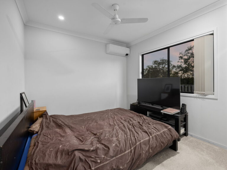 2 Bradbury Street, Greenbank QLD 4124