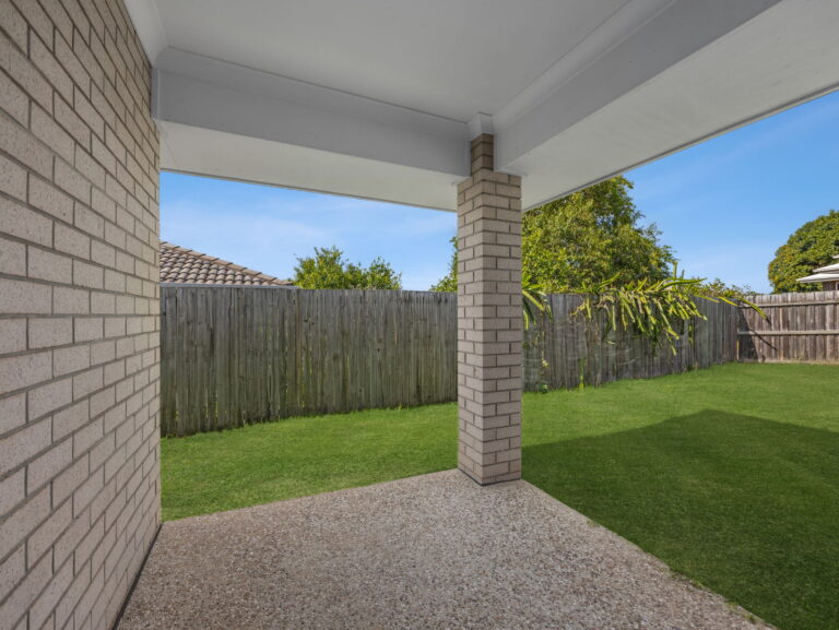2/109 Sarah Drive, Yamanto QLD 4305