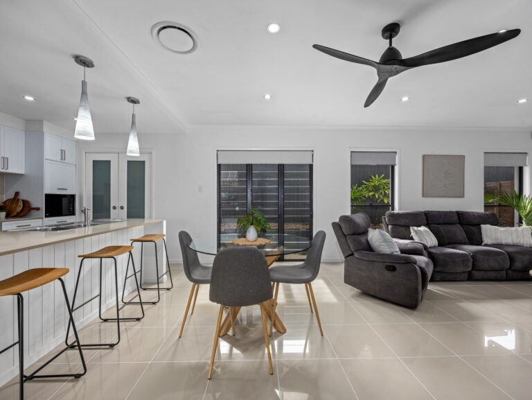 4 Dandenong Avenue, Redbank Plains, QLD 4301