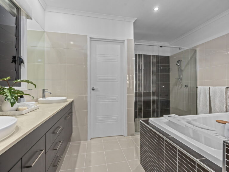 4 Dandenong Avenue, Redbank Plains, QLD 4301