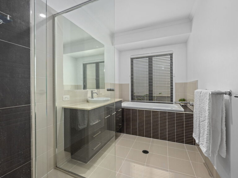4 Dandenong Avenue, Redbank Plains, QLD 4301