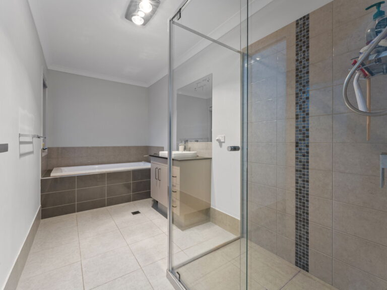 6 Logging Crescent, Spring Mountain, QLD 4300
