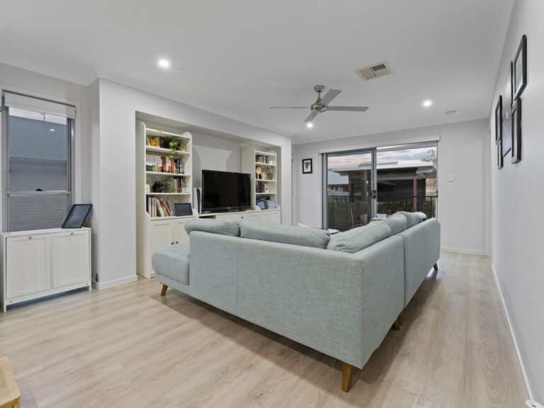 6 Logging Crescent, Spring Mountain, QLD 4300