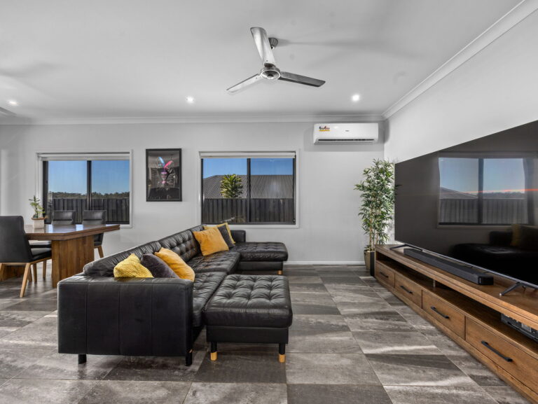 35 Stanicki Circuit, Bellbird Park QLD 4300