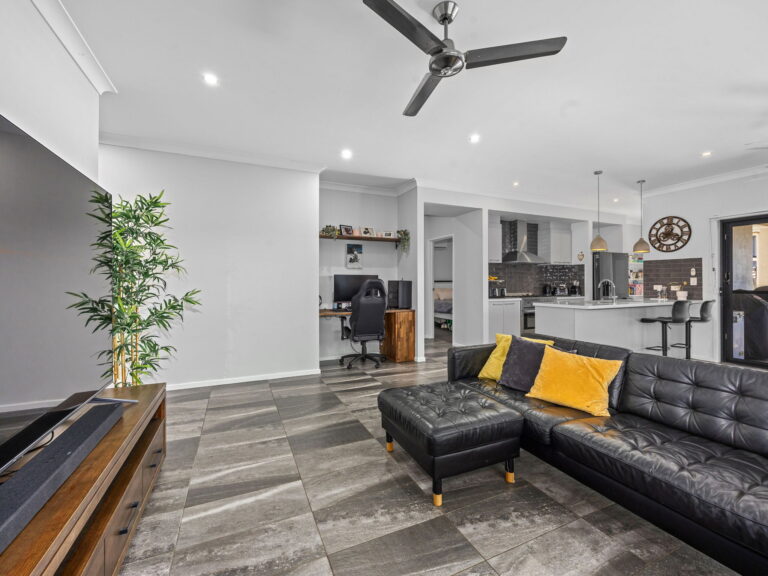 35 Stanicki Circuit, Bellbird Park QLD 4300