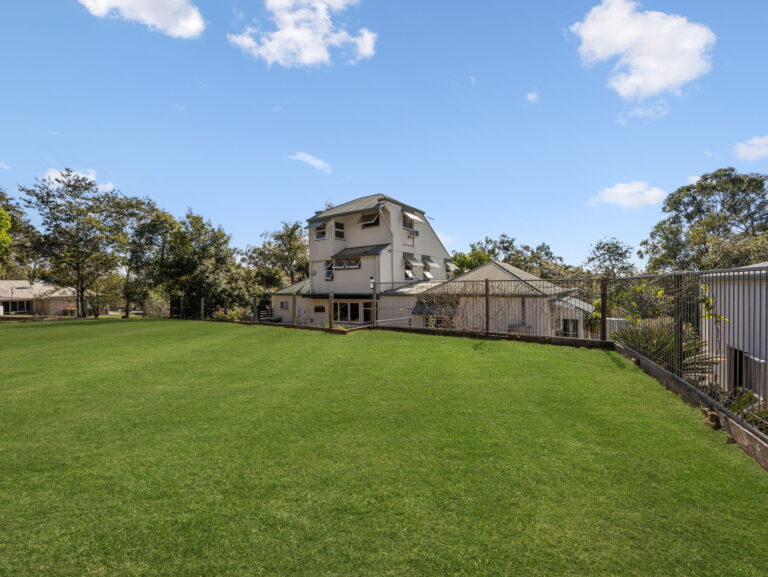 31 High Street, Blackstone QLD 4304