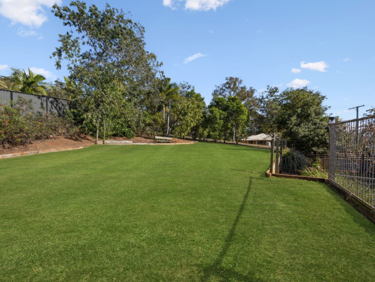 31 High Street, Blackstone QLD 4304