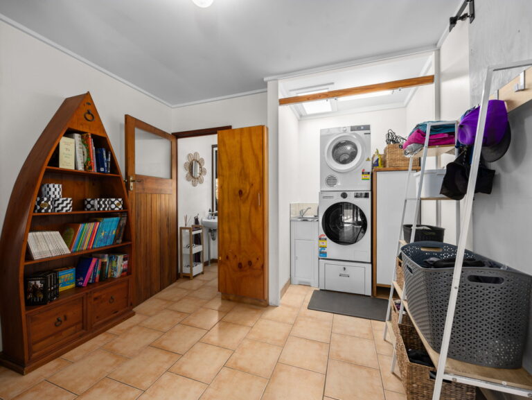 31 High Street, Blackstone QLD 4304
