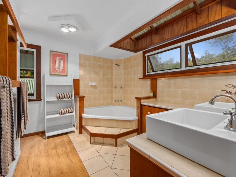 31 High Street, Blackstone QLD 4304