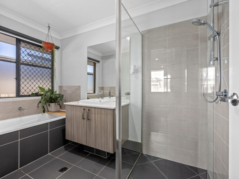 9 Maudsley Crescent, Collingwood Park QLD 4301